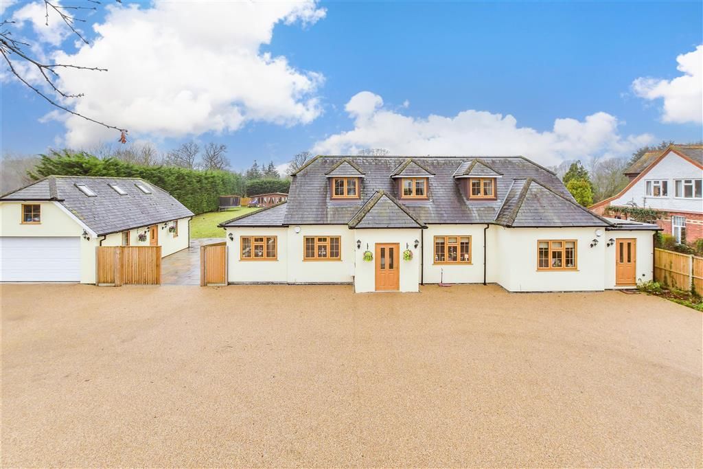 Property photo 2 of 18 External (Brochure)