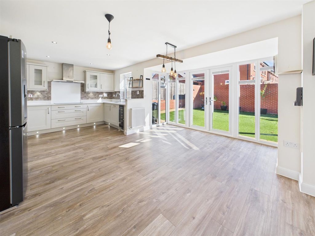 Property photo 2 of 32