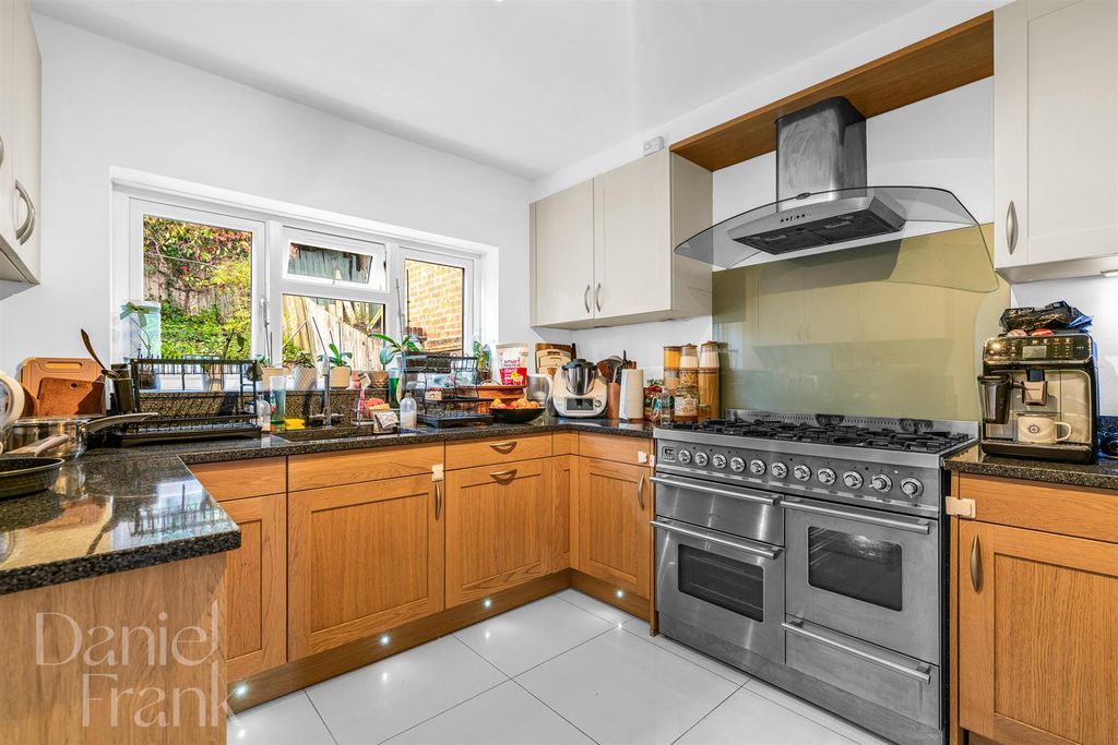 Property photo 2 of 29