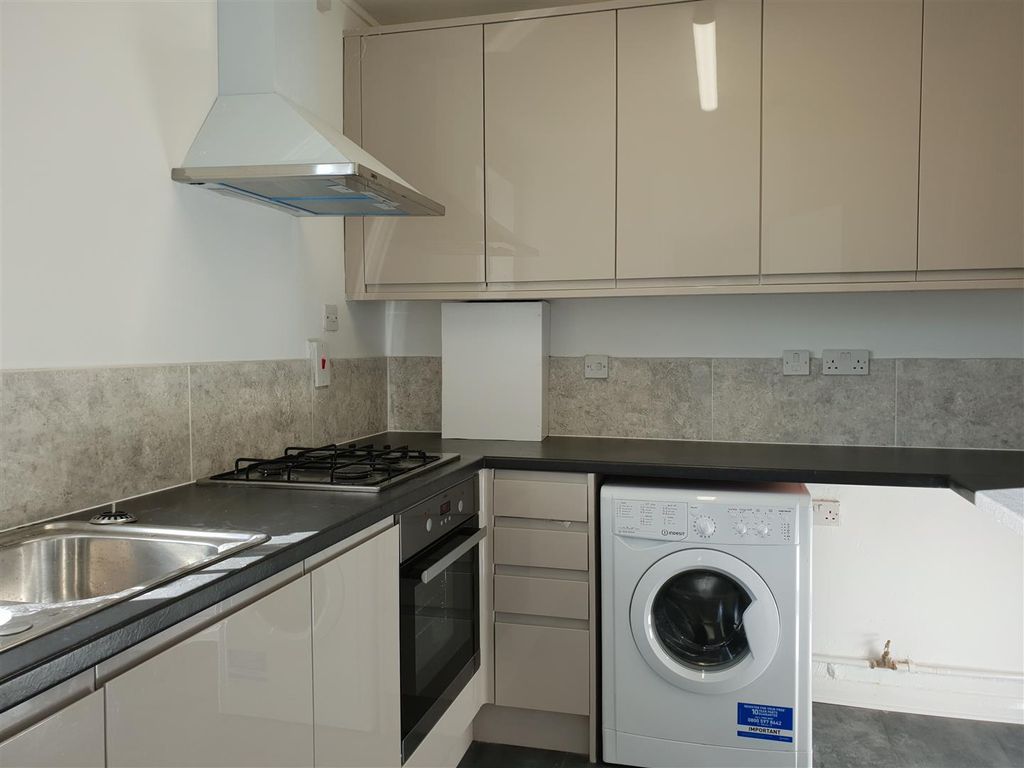Property photo 3 of 8 Kitchen/Breakfast Room