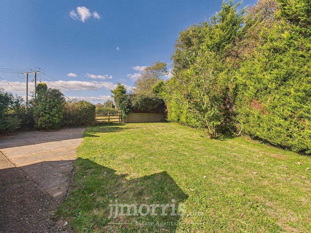 Property photo 3 of 27 Externally