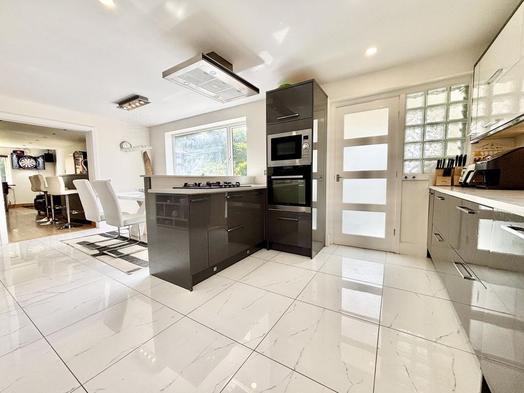 Property photo 2 of 40 Kitchen/Diner