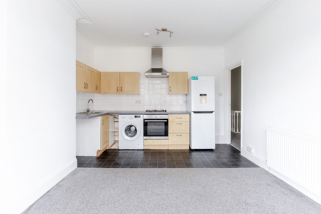 Property photo 2 of 13 A7409155-Hdr-4