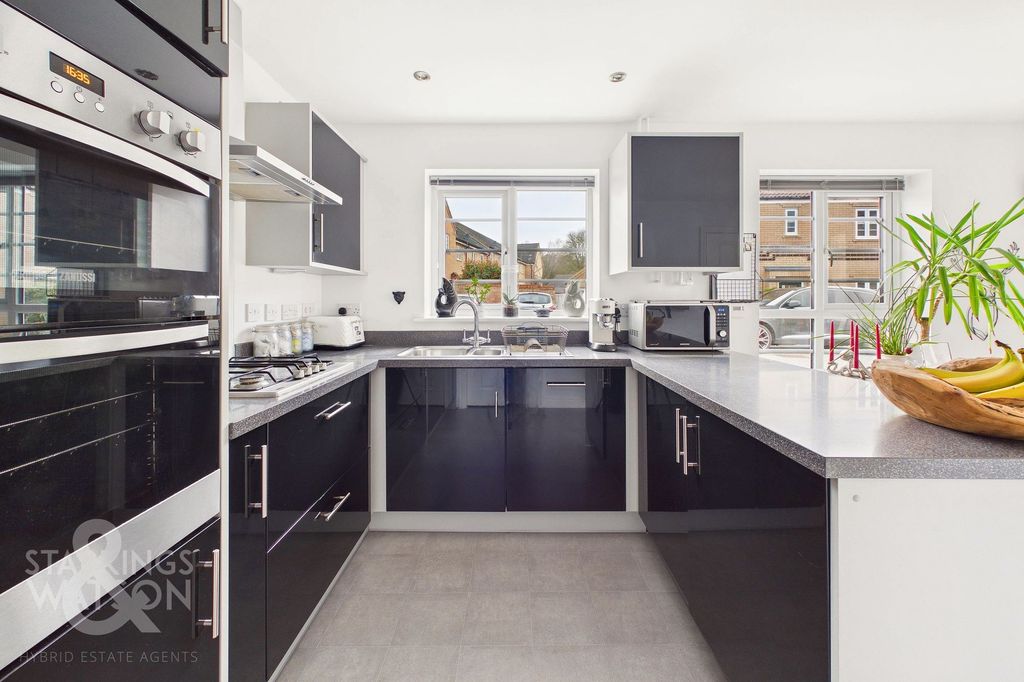 Property photo 3 of 30