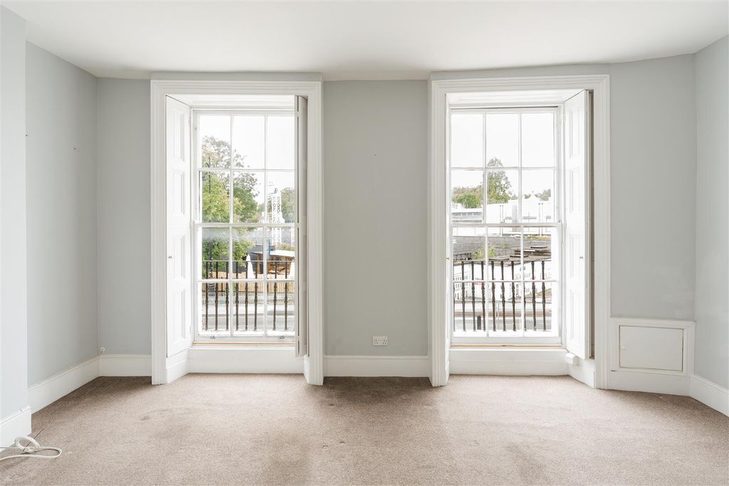 Property photo 2 of 14 Delancey_Street-03.Jpg