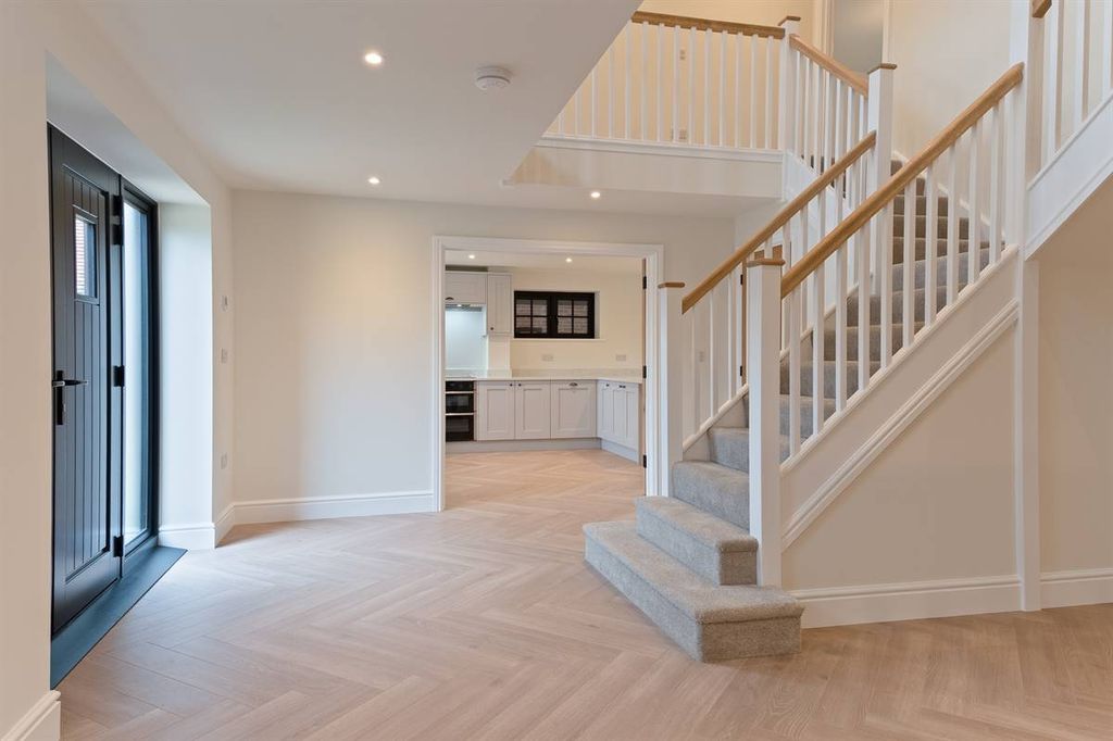 Property photo 2 of 35