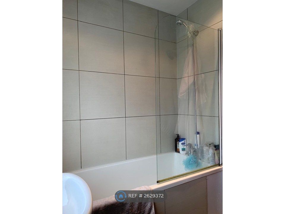 Property photo 2 of 15 Bathroom