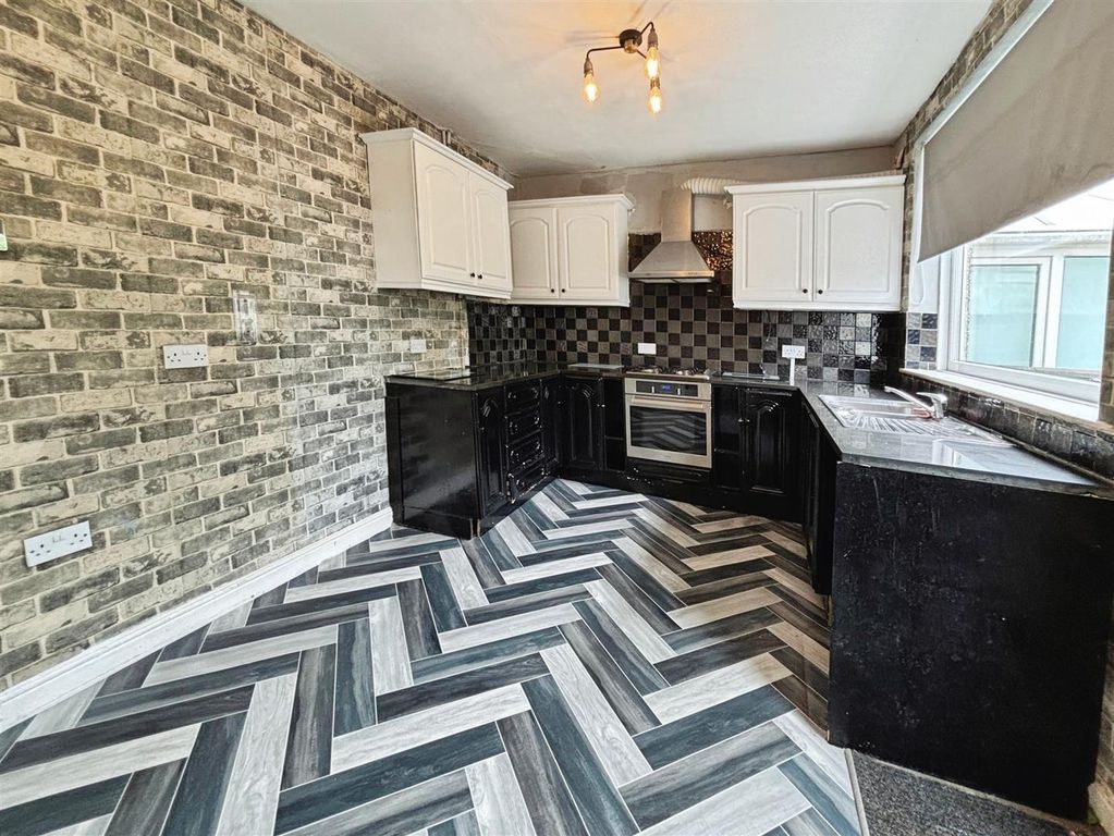 Property photo 3 of 14 Kitchen/Diner