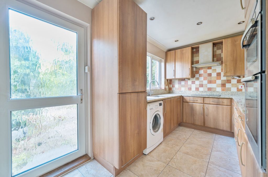 Property photo 2 of 13 1345682-6-68B0916...