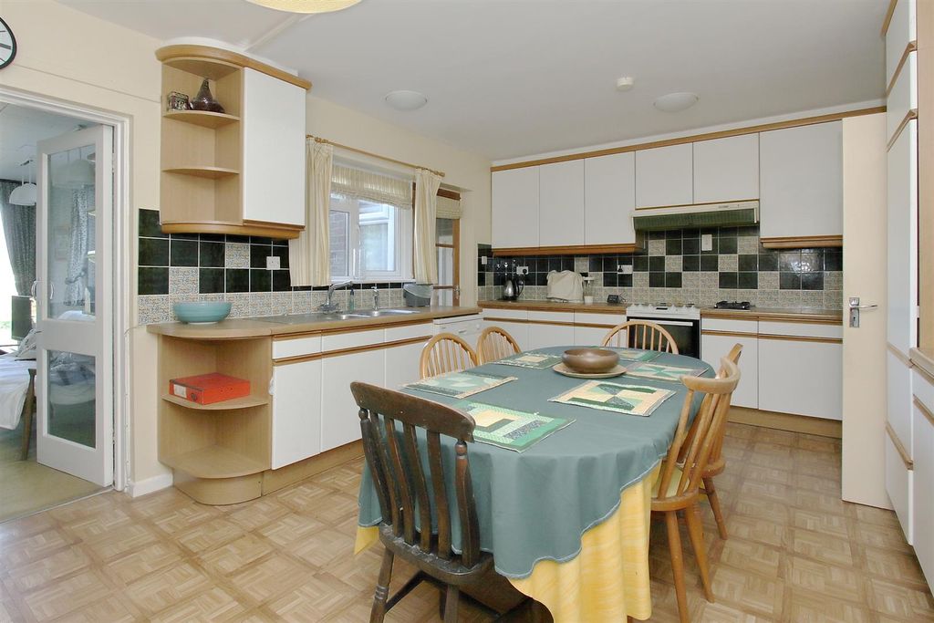 Property photo 2 of 20 Sunraker Ph25.Jpg