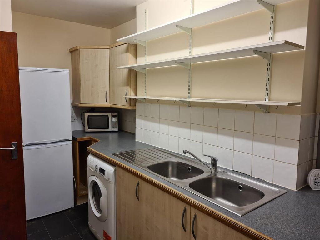 Property photo 1 of 20 Kitchen B - 58B Mill Road.Jpg