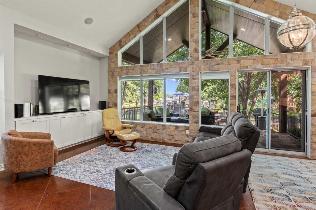 Property photo 1 of 27