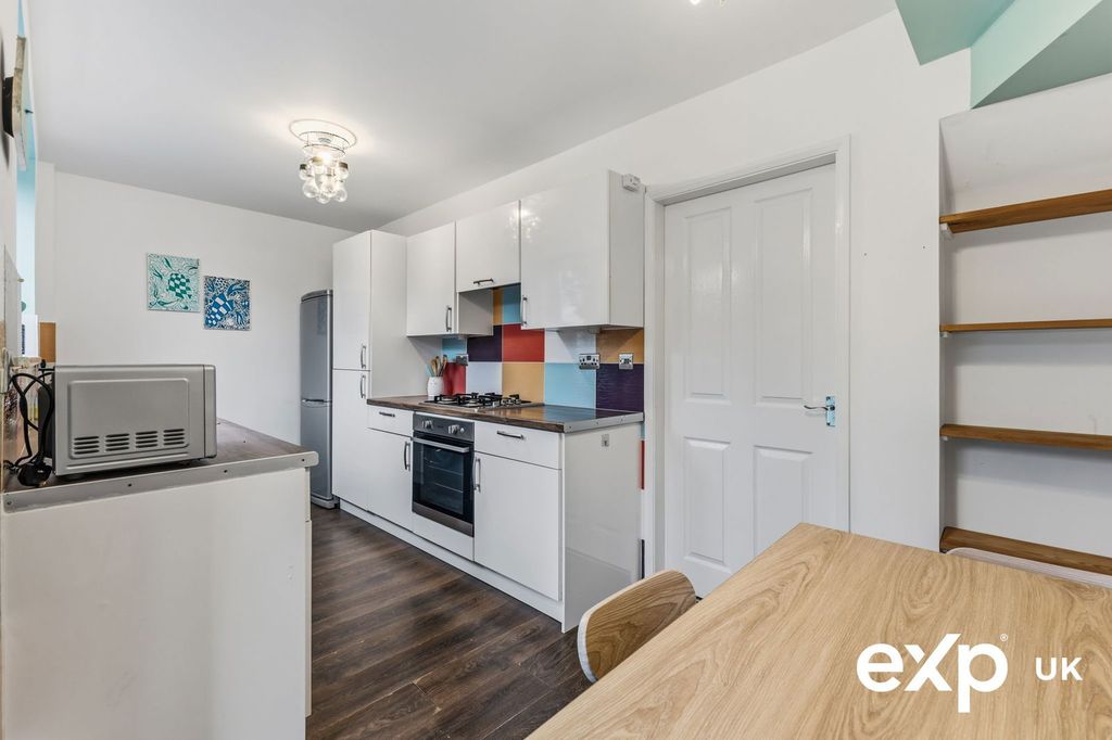 Property photo 2 of 21