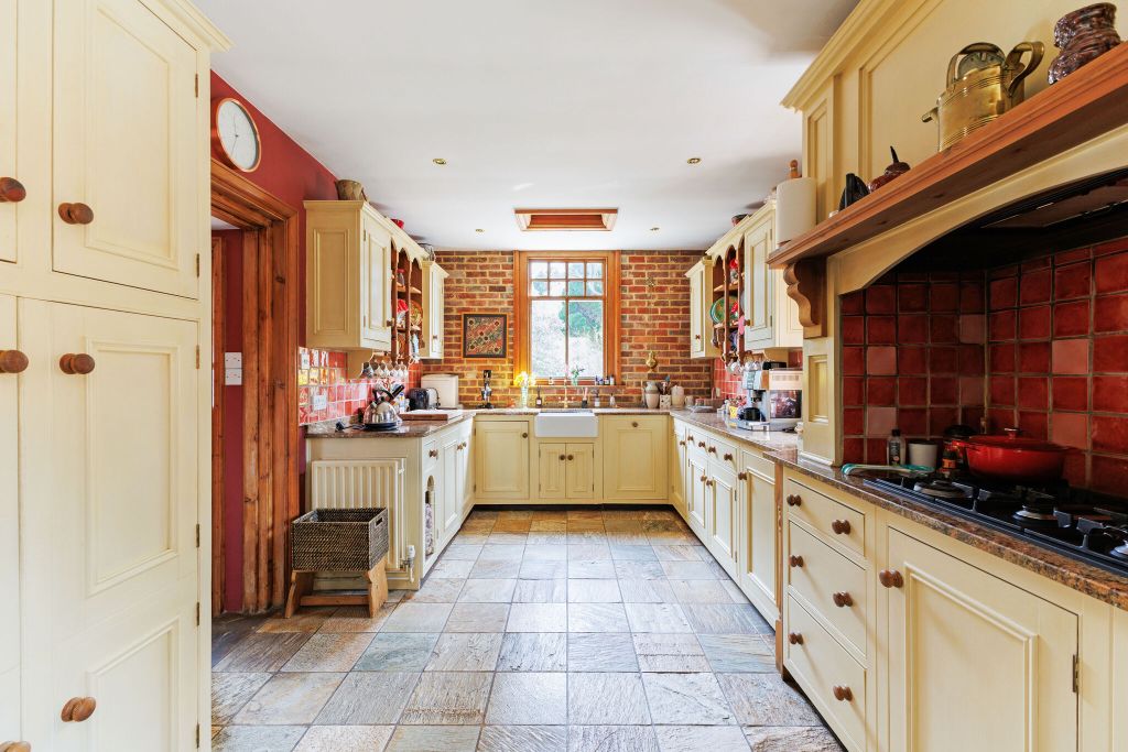 Property photo 3 of 21