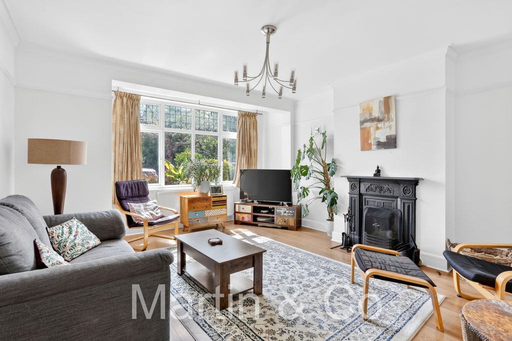 Property photo 2 of 34 1701027818 - 10 Culmington Road, Cr2 - 28