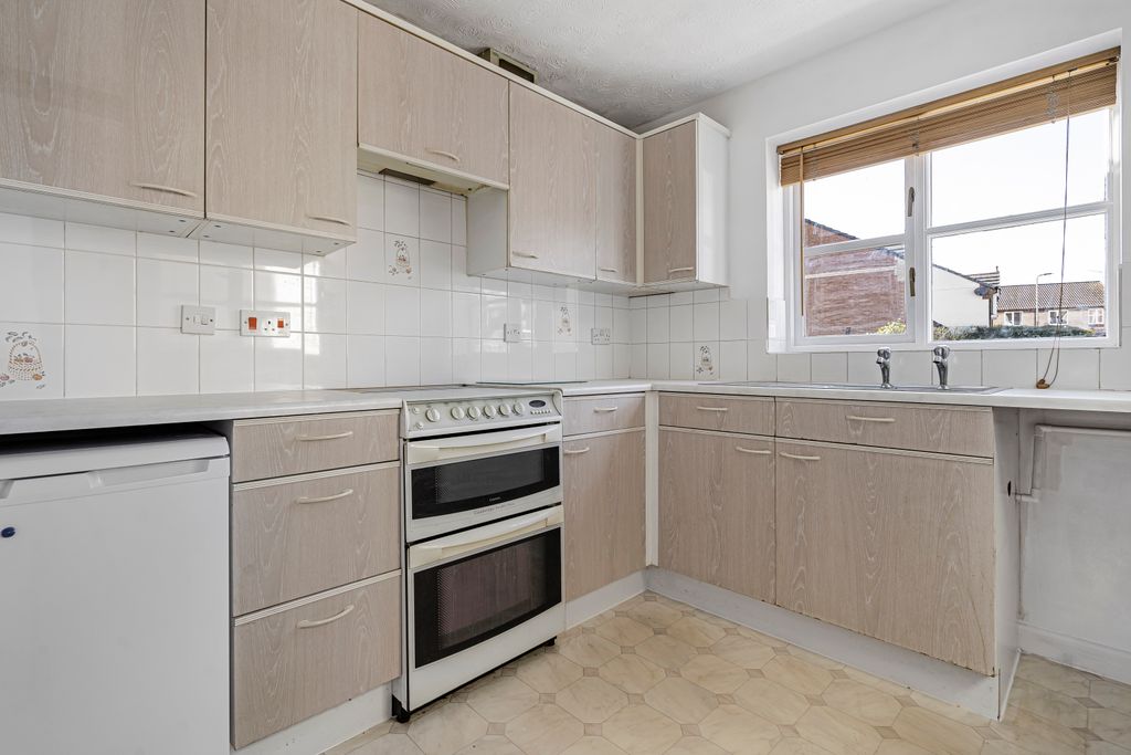 Property photo 3 of 20 Kitchen