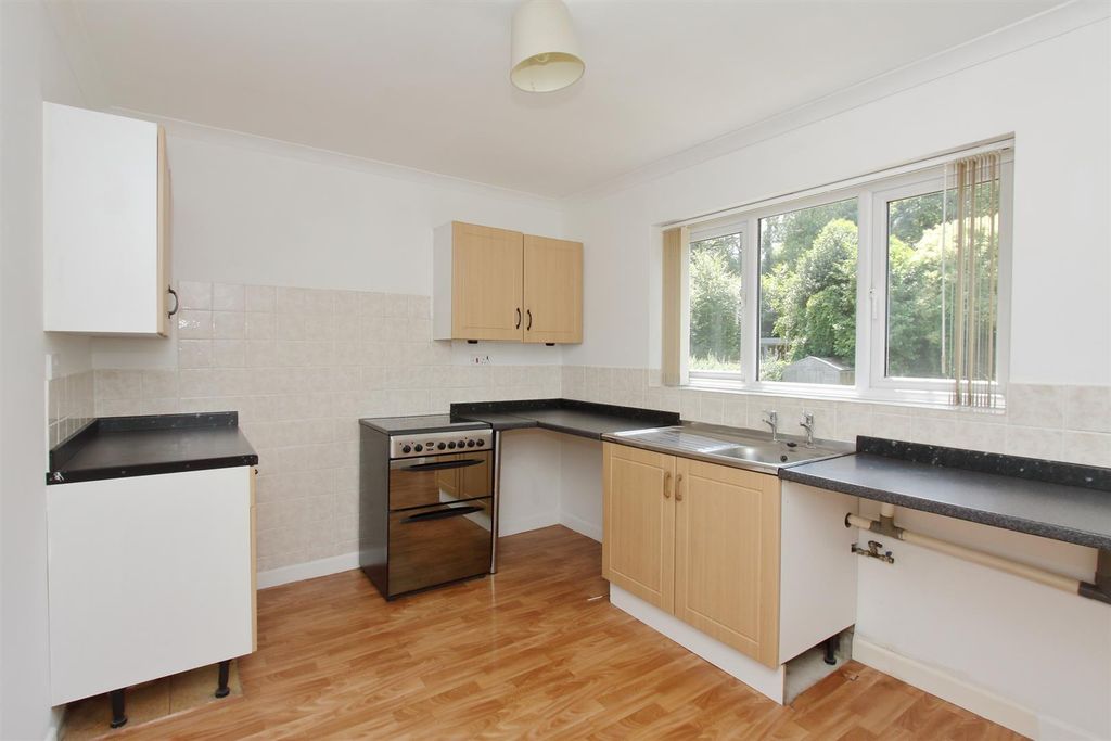 Property photo 2 of 12 Flat 2 Church Road (5).Jpg
