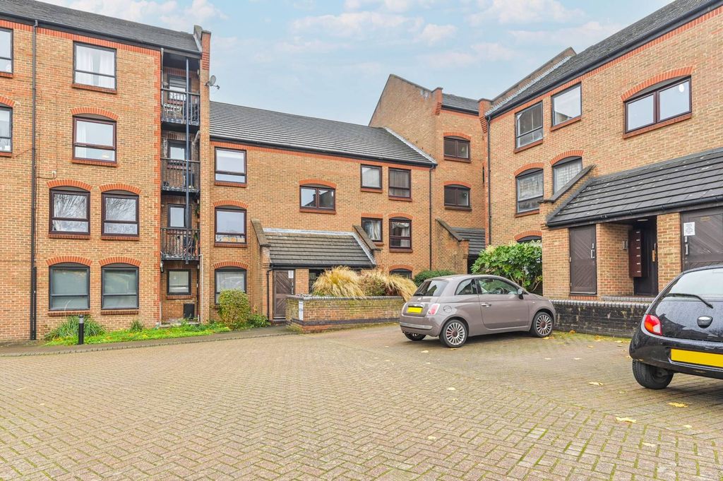 Property photo 2 of 8