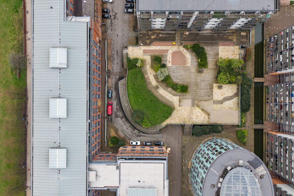 Property photo 2 of 27