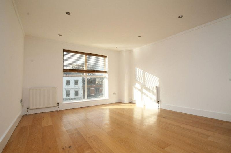 Property photo 3 of 7 Photo 5