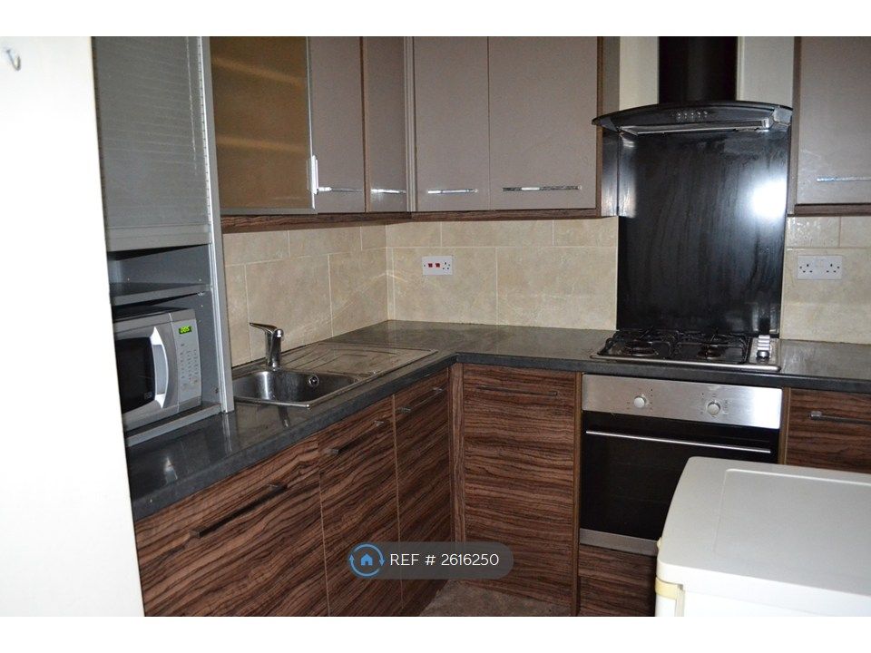 Property photo 3 of 9 Kitchen