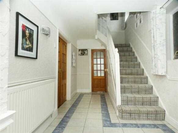 Property photo 2 of 16 Entrance Hall