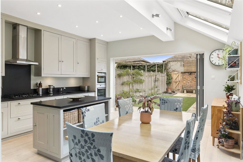 Property photo 2 of 21 Kitchen