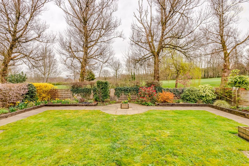 Property photo 2 of 24 Garden