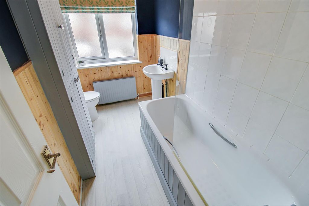 Property photo 3 of 8 Bathroom/W.C.