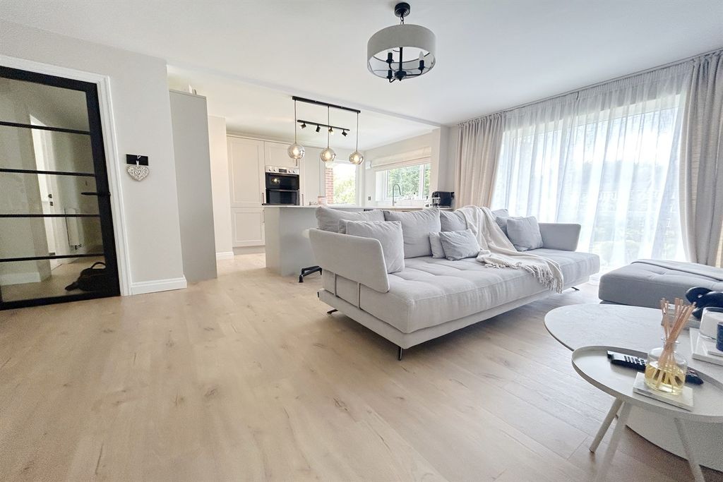 Property photo 3 of 13 Living Room Dining Room