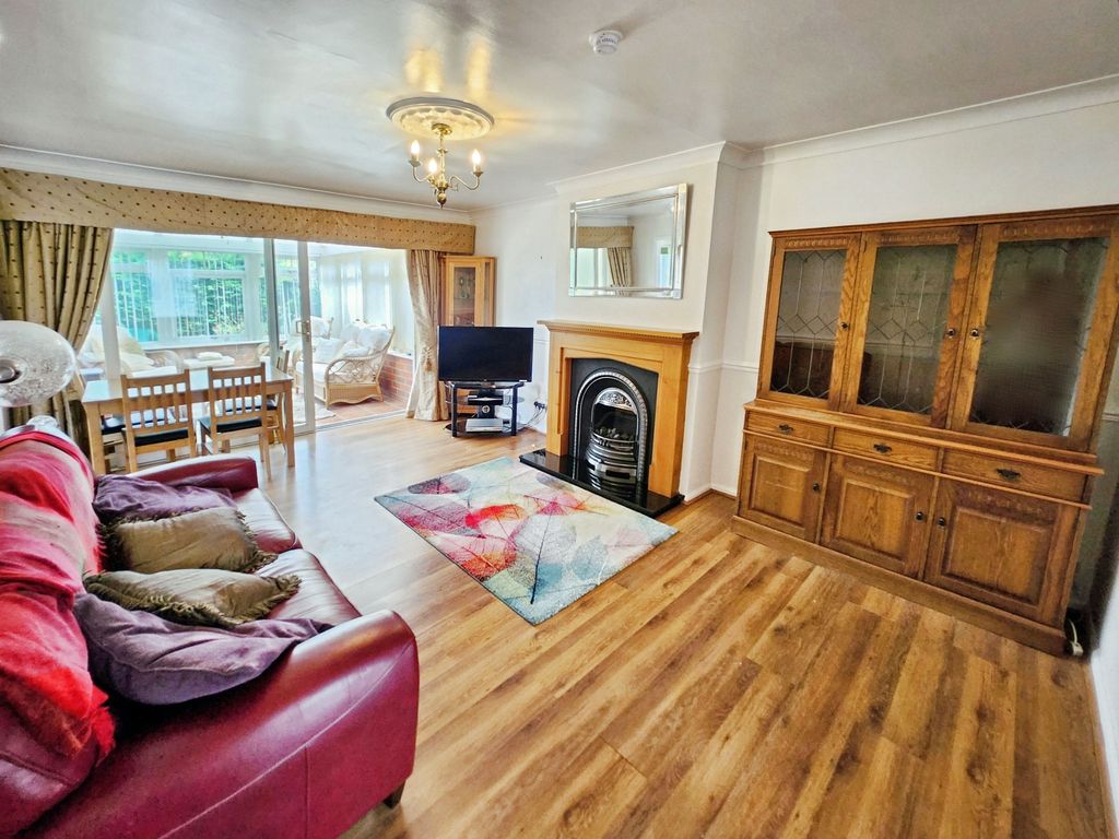 Property photo 2 of 15 Lounge