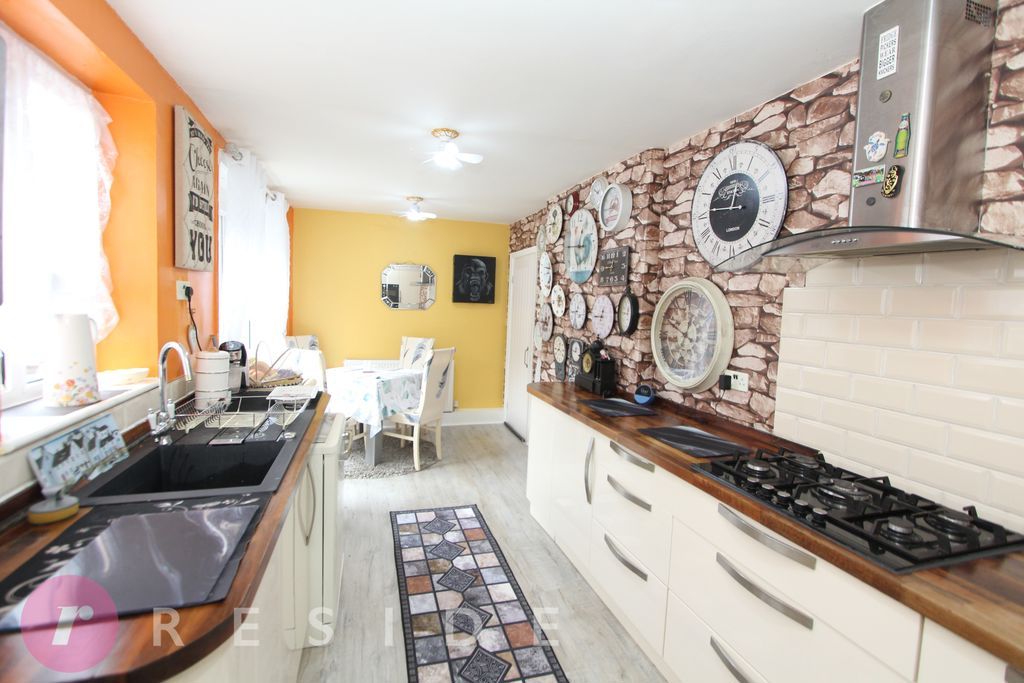 Property photo 3 of 18 Dining Kitchen