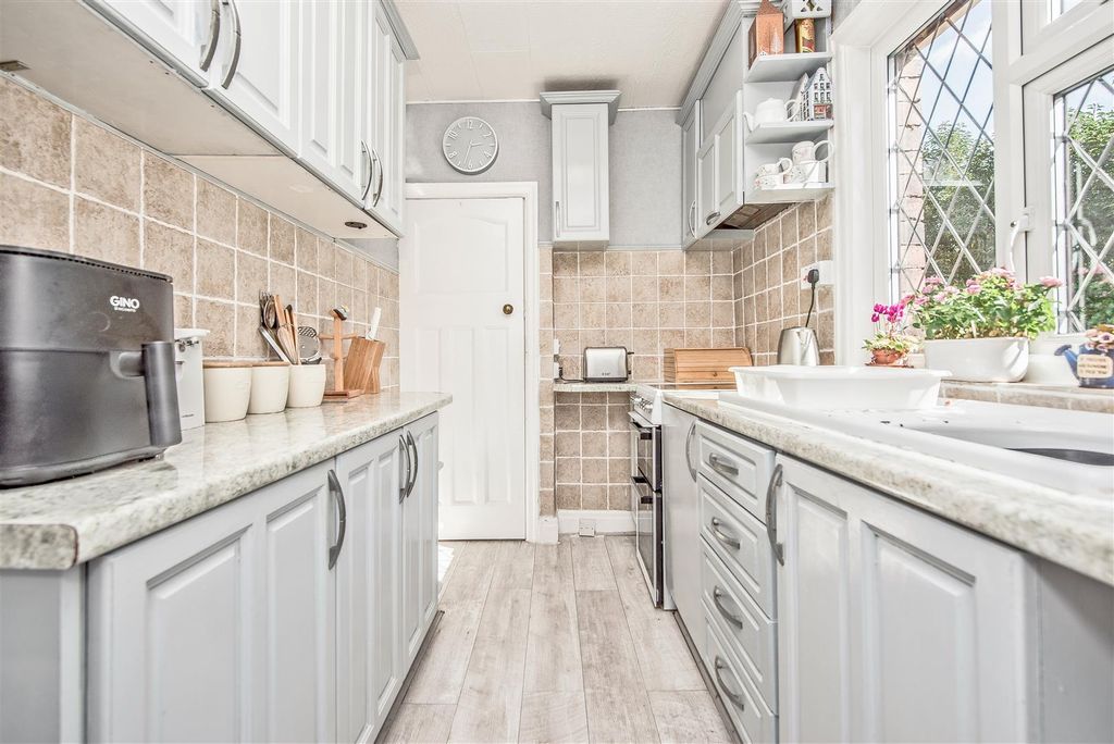 Property photo 3 of 24 Fitted Kitchen: