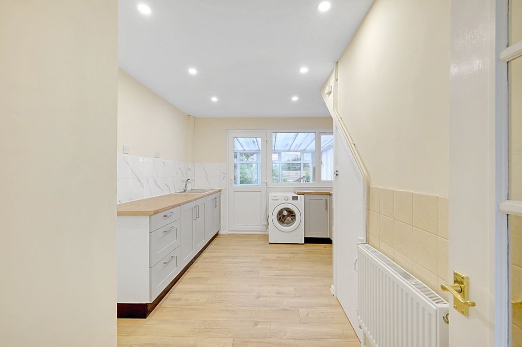 Property photo 2 of 17 4718754