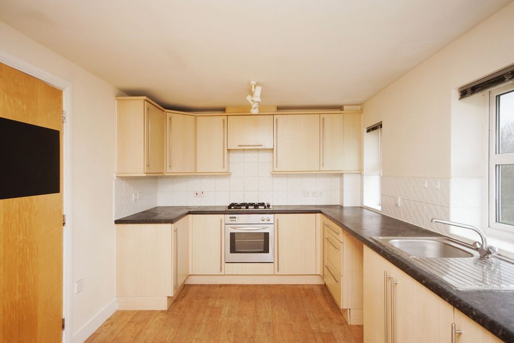 Property photo 3 of 17 Kitchen