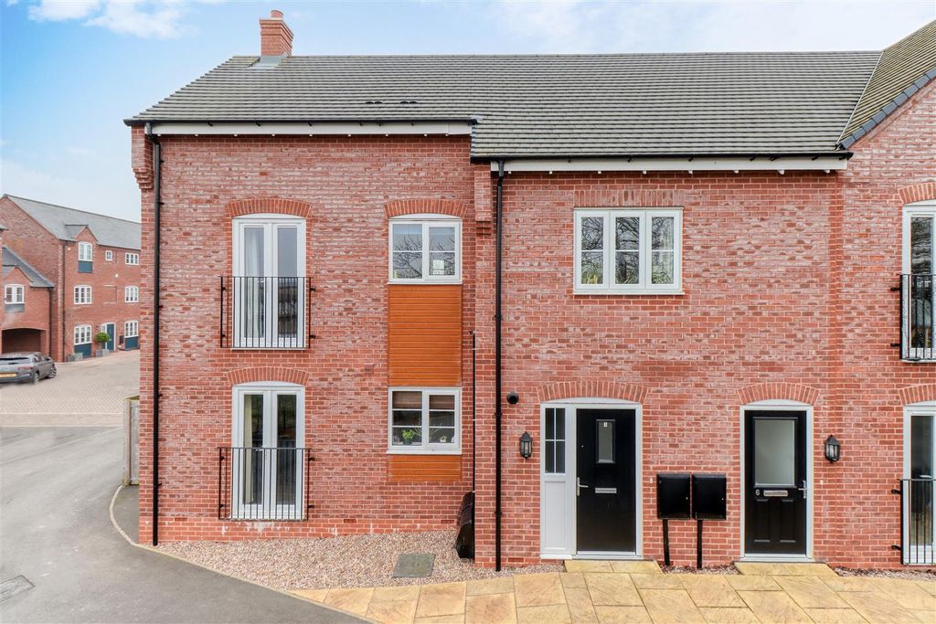 Property photo 1 of 11 External