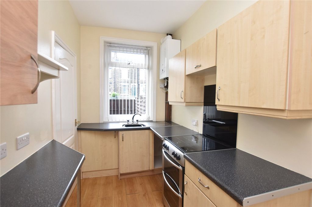 Property photo 3 of 16 Picture No. 11