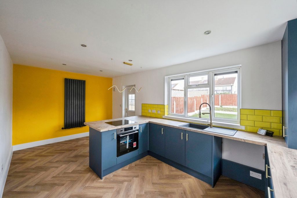 Property photo 2 of 17 Kitchen