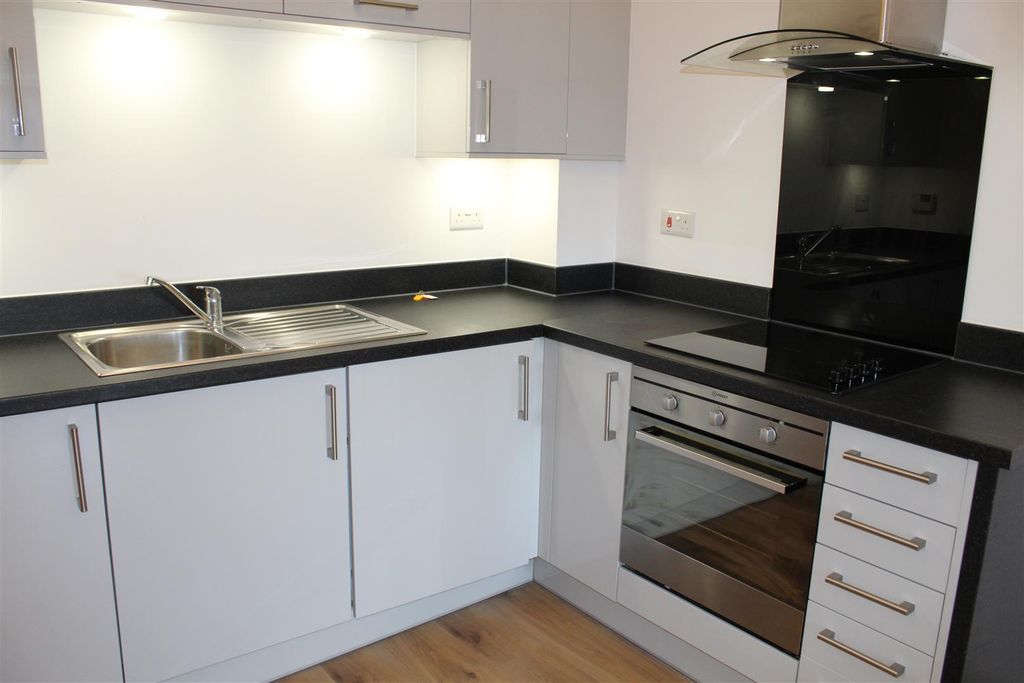 Property photo 1 of 6 Kitchen