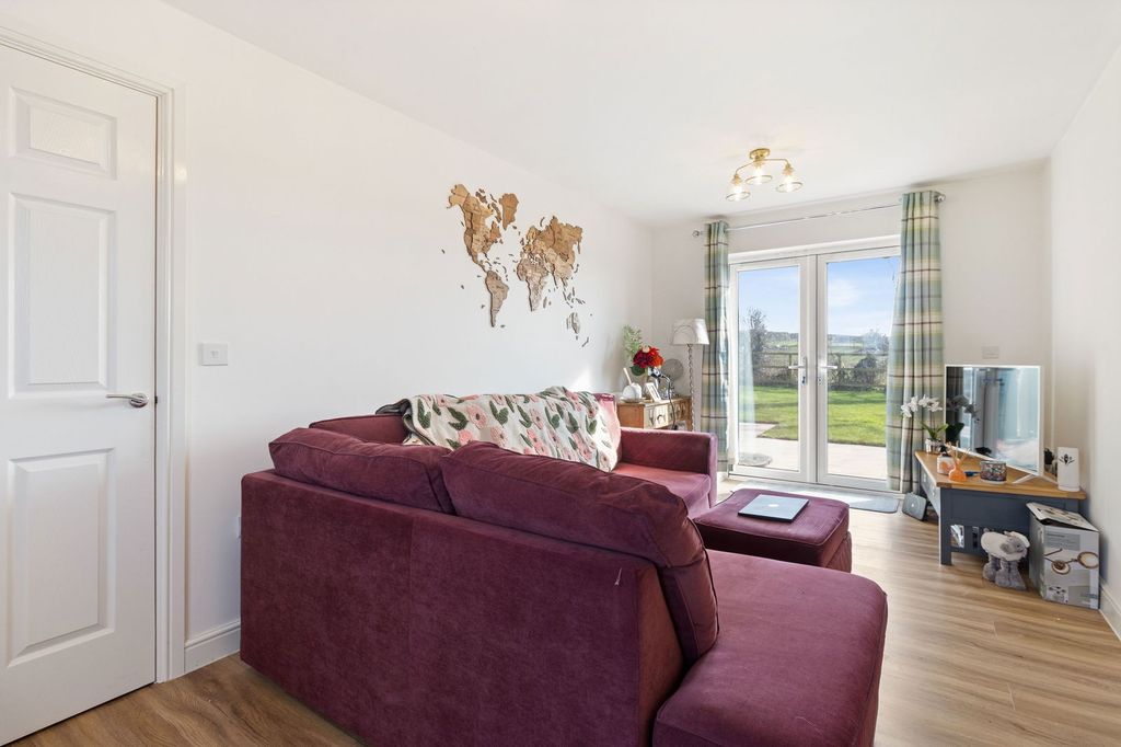 Property photo 2 of 20