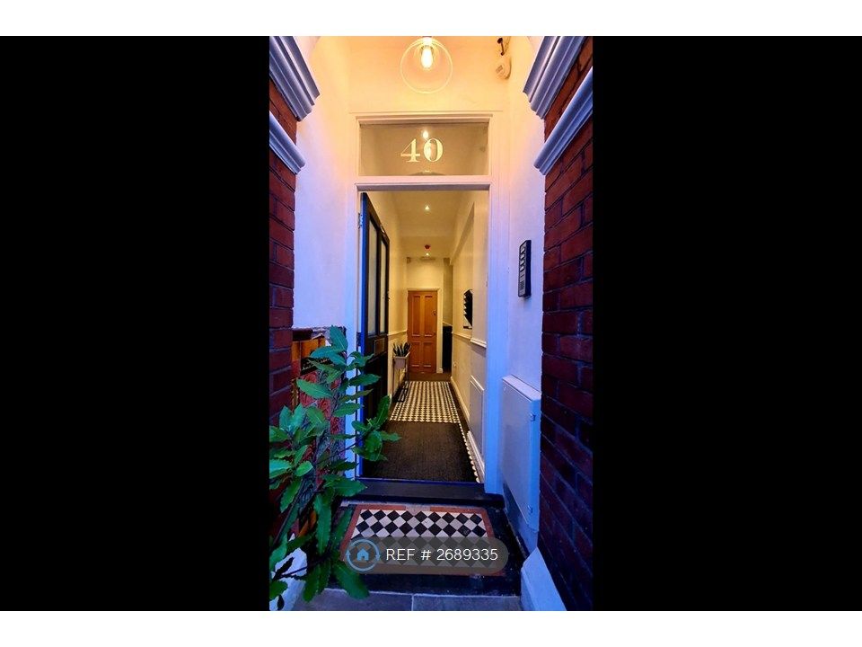 Property photo 2 of 11 Common Entrance