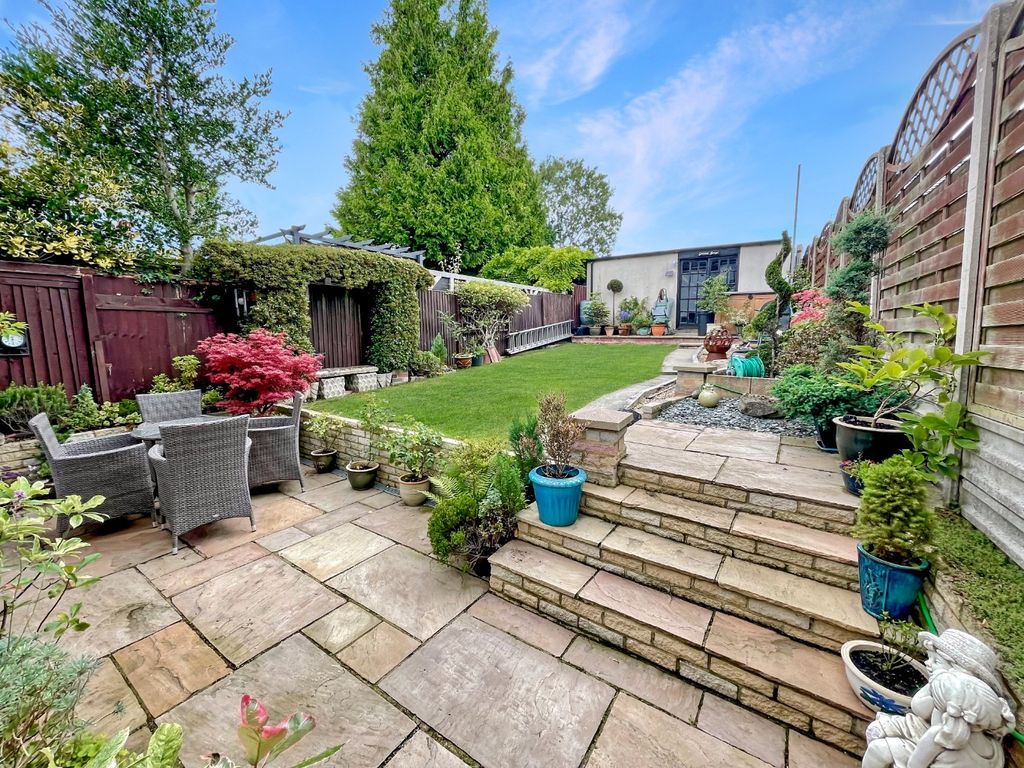 Property photo 2 of 13 4388883