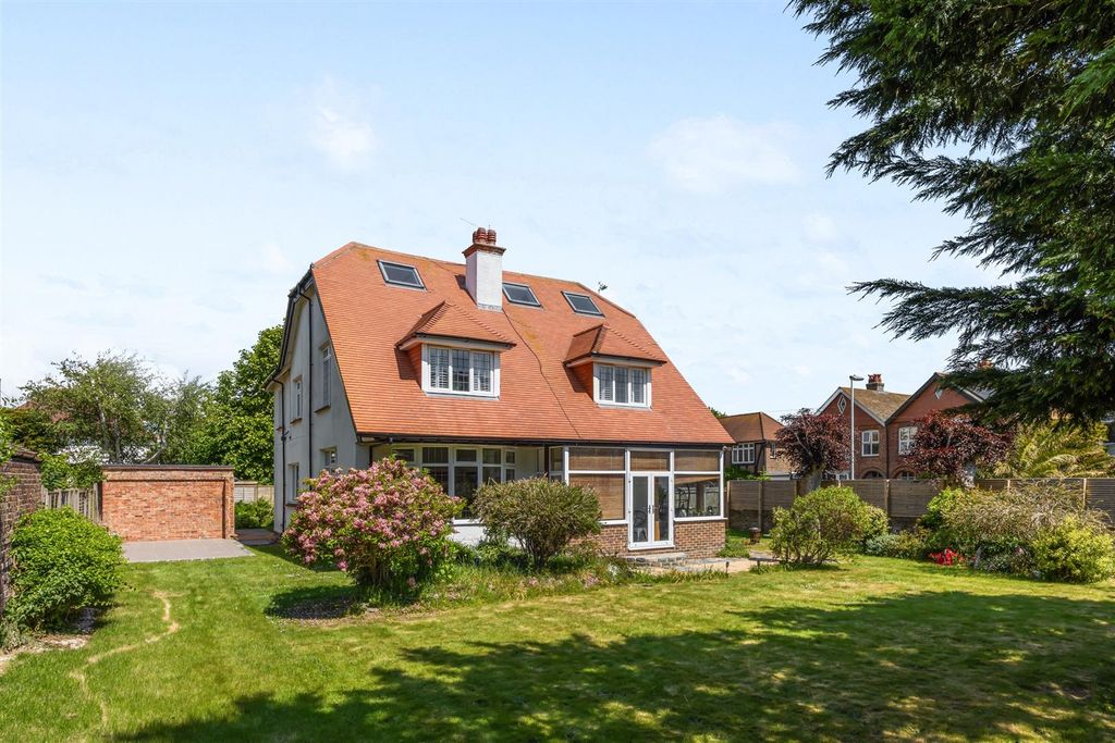 Property photo 1 of 27 St Valerie Road, 19-020.Jpg
