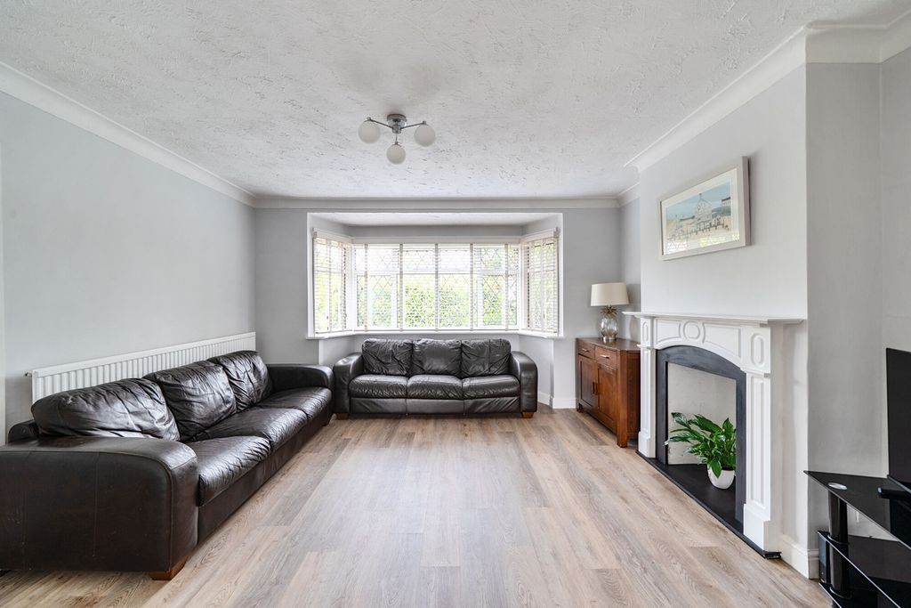 Property photo 2 of 21 1335499-1-689c896...