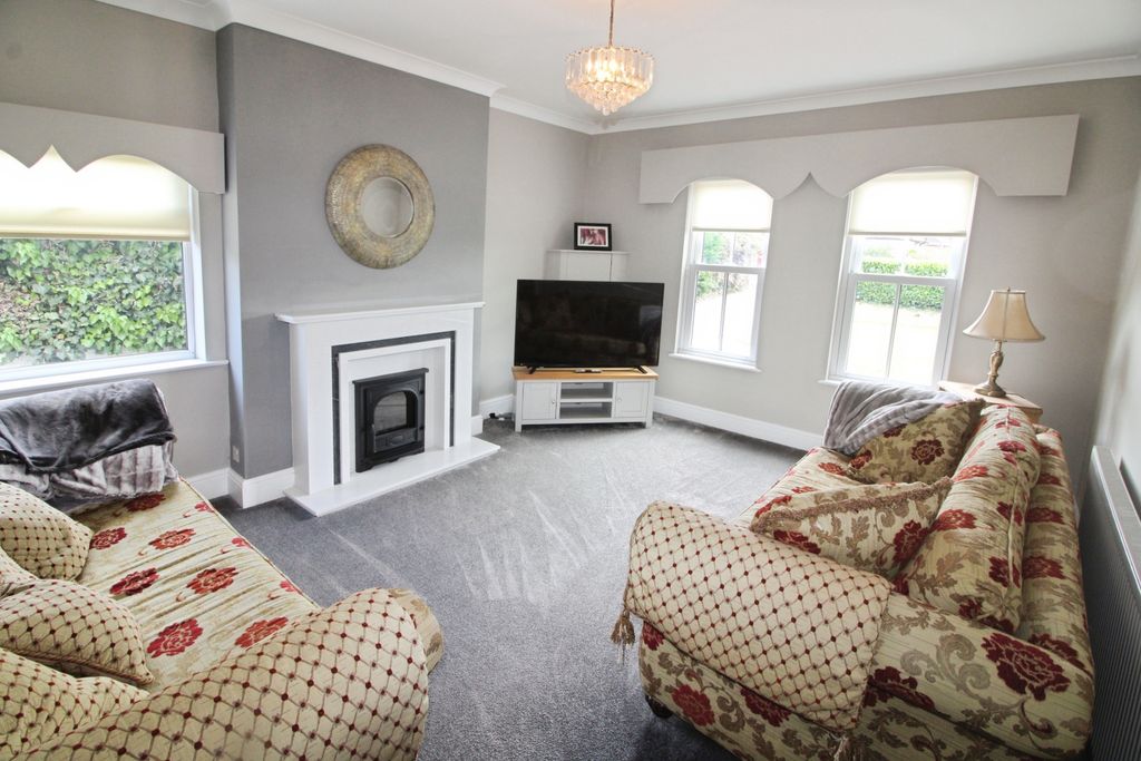 Property photo 3 of 26 Front Lounge.Jpg