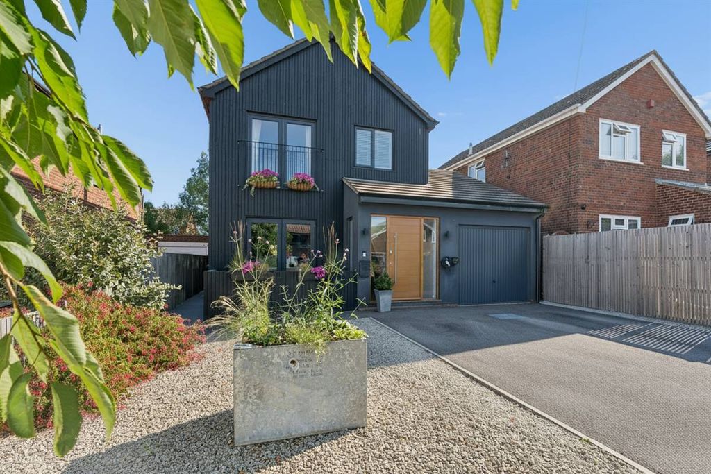 Property photo 1 of 31