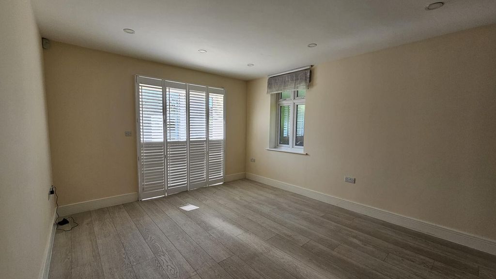 Property photo 3 of 10 Living Room