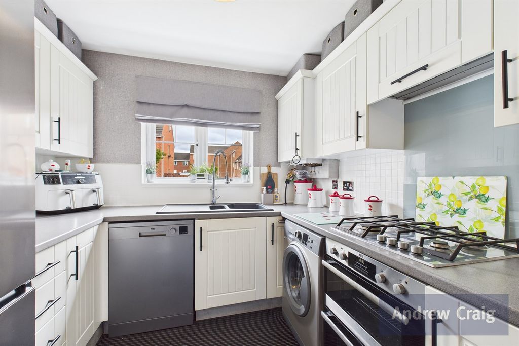 Property photo 3 of 19 Kitchen/Diner