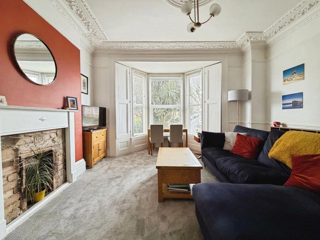 Property photo 2 of 18 Lounge