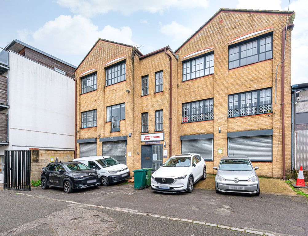 Property photo 1 of 27 Westgate House-026